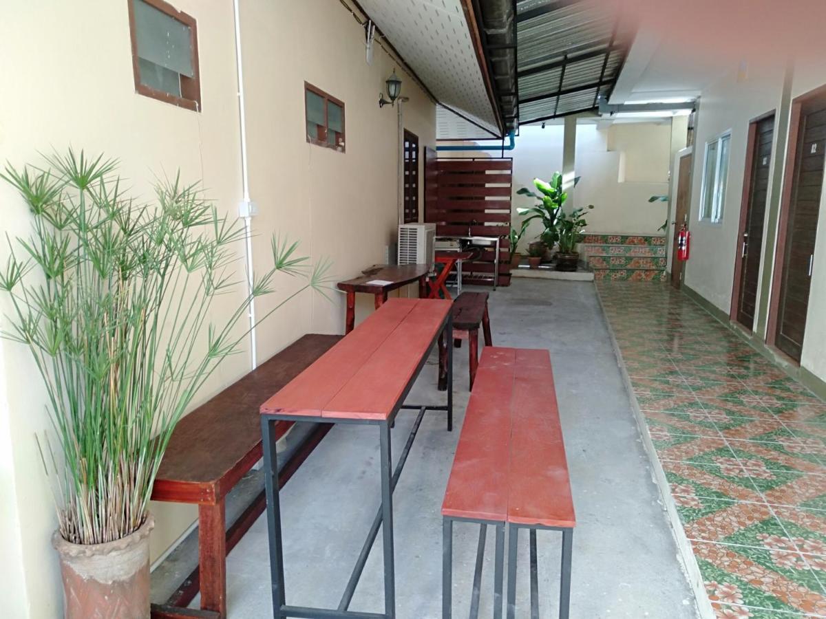 Chandra Hostel Tau-sziget Kültér fotó